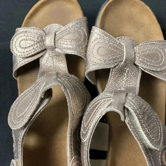 CLARKS COLLECTION WO SIZE 9 COMFORT SANDAL 3 ADJUSTABLE STRAPS SOFTGOLD … - Picture 12 of 13